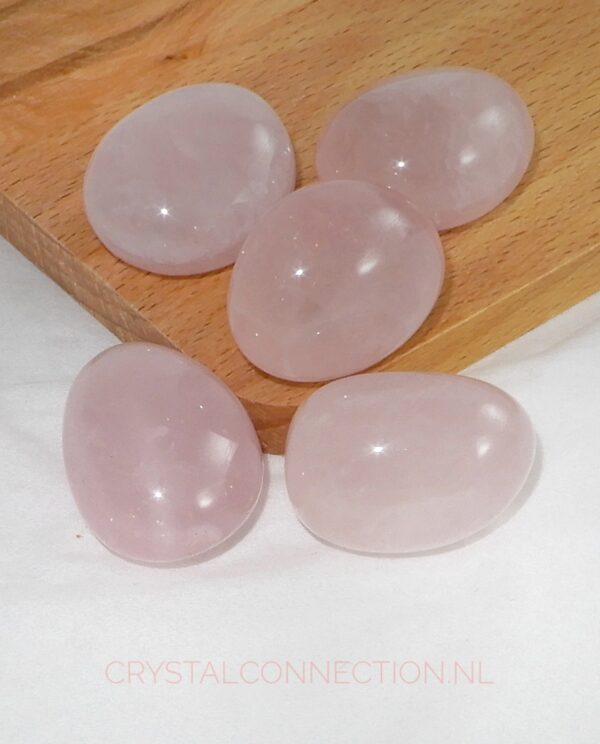 rozekwarts-trommelsteen-madagaskar-klein-1 Rozekwarts trommelsteen