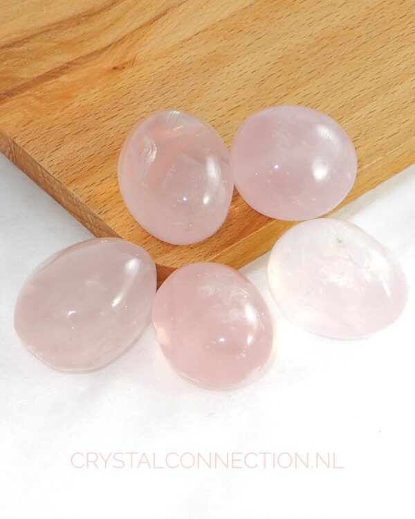rozekwarts-trommelsteen-madagaskar-middel Rozekwarts trommelsteen