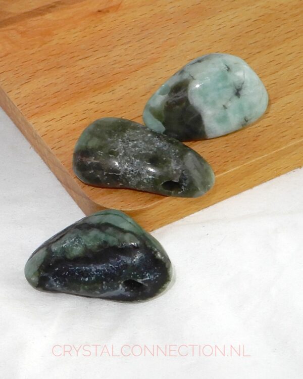 smaragd-doorboorde-hanger Smaragd doorboorde hanger