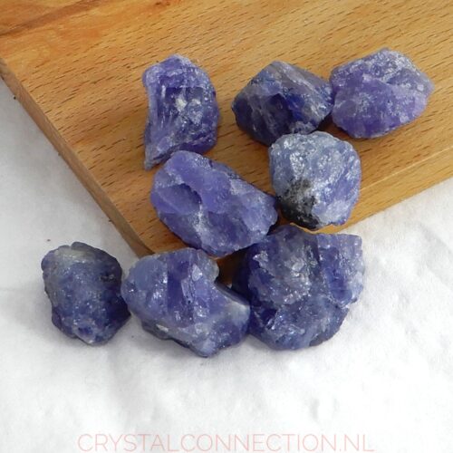 tanzaniet-blauw-verwarmd-middel Tanzaniet ruw
