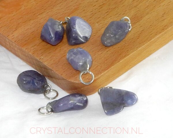 tanzaniet-hanger-getrommeld Tanzaniet hanger