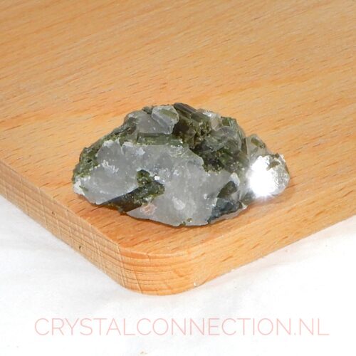 toermalijn-groen-in-kwarts-uniek-no1 Toermalijn groen met kwarts uniek