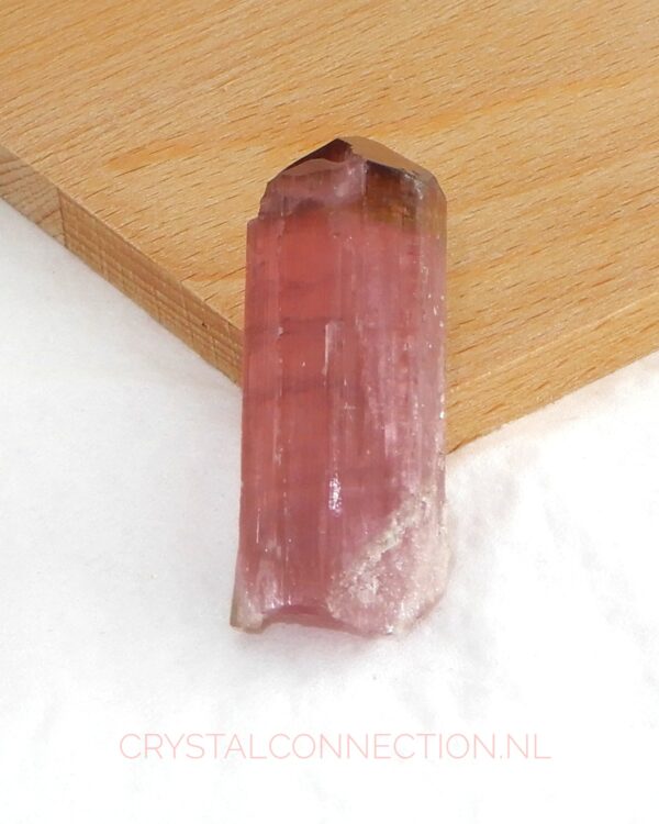 toermalijn-roze-rood-uniek-staand-no1 Toermalijn roze uniek exemplaar