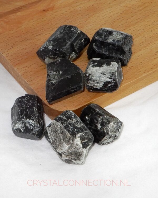 toermalijn-zwart-ruw-dubbeleinder-klein-1 Toermalijn zwart dubbeleinder