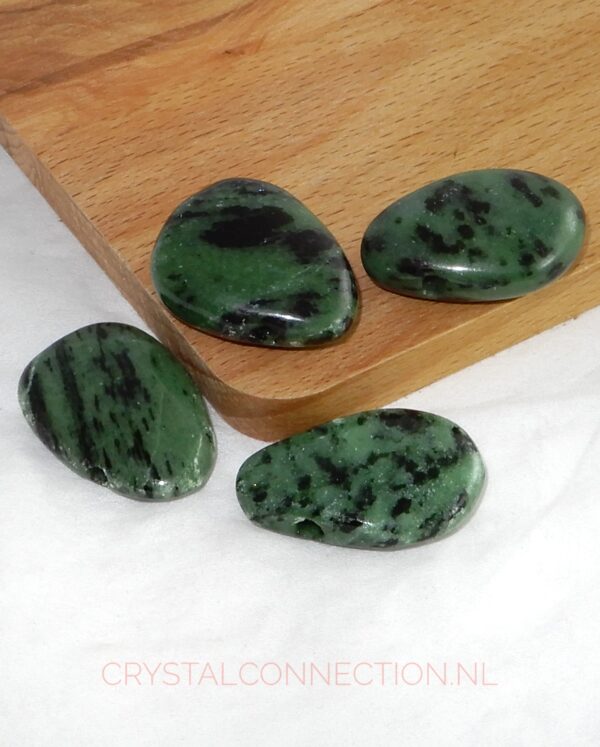 Versteend hout doorboorde hanger