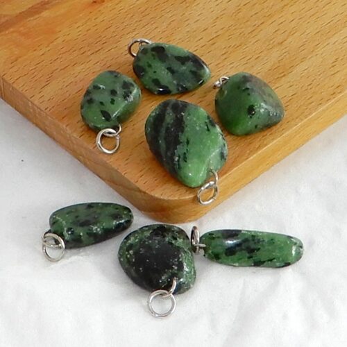 zoisiet-hanger Zoisiet hanger