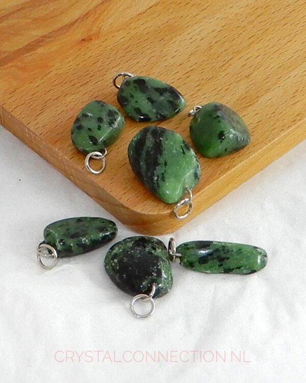 zoisiet-hanger Zoisiet hanger