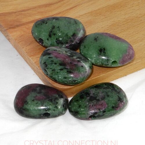 zoisiet-robijn-doorboorde-hanger-groot Zoïsiet-robijn doorboorde hanger