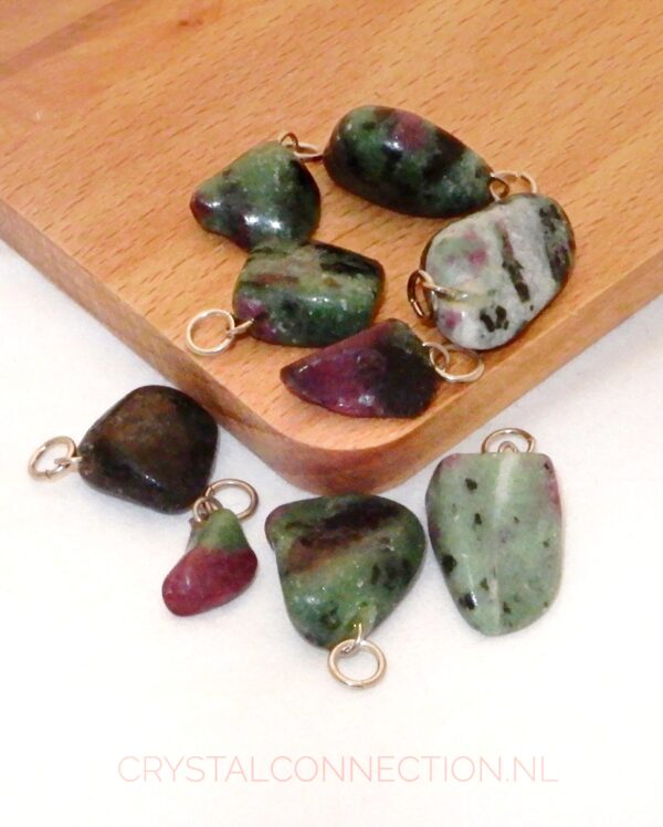 zoisiet-robijn-hanger-01 Zoïsiet-robijn hanger