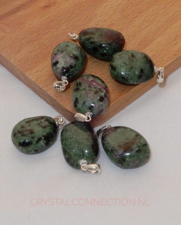 zoisiet-robijn-hanger-zilv-oogje-scaled Zoïsiet-robijn hanger