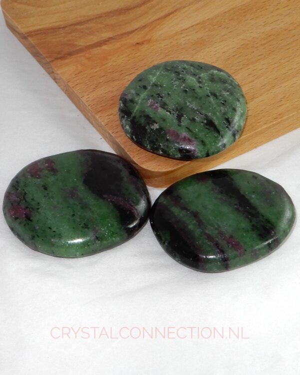 zoisiet-robijn-schijfsteen-groot Zoïsiet-robijn schijfsteen