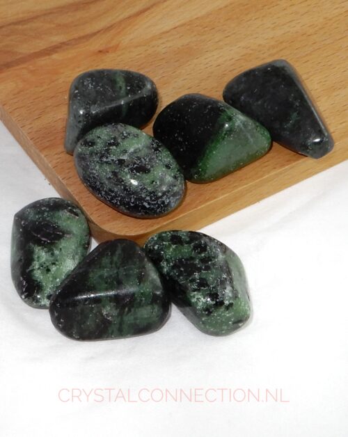 Zoisiet trommelsteen